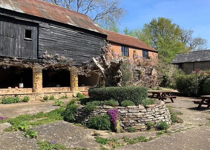 Cider Cottage - 3 Bedroom - Onsite Parking
