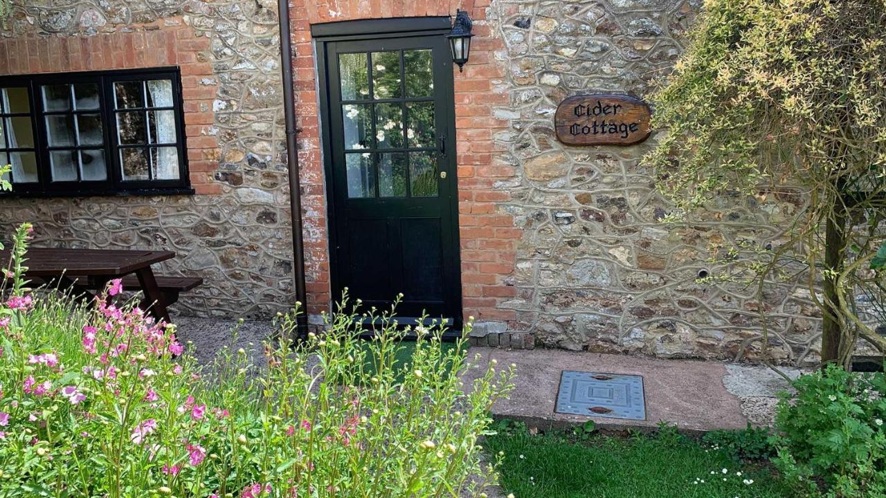 Cider - 3 Bedroom - Onsite Parking