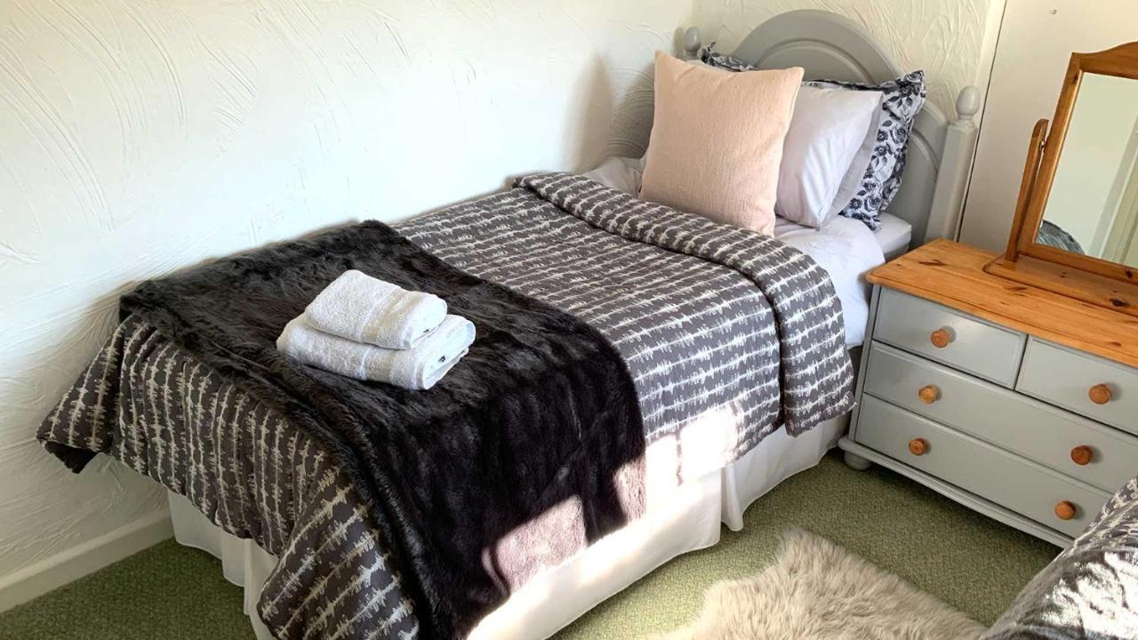 Cider - 3 Bedroom - Onsite Parking Holiday home