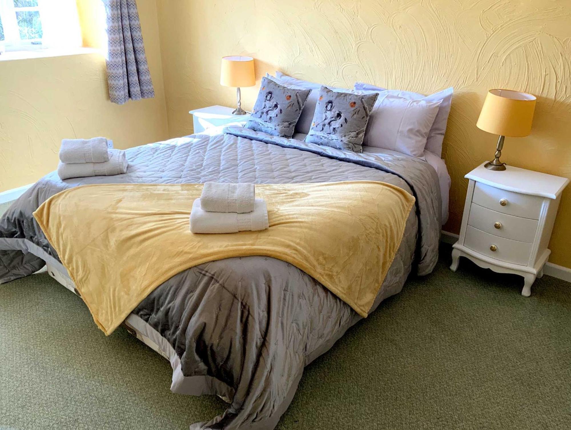 Cider - 3 Bedroom - Onsite Parking Holiday home